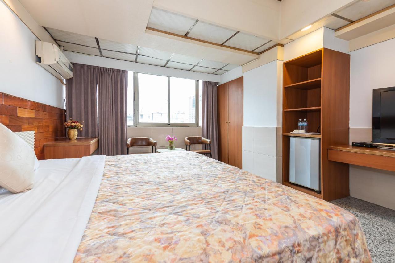 Yi Pin Business Hotel Таоюань Екстер'єр фото