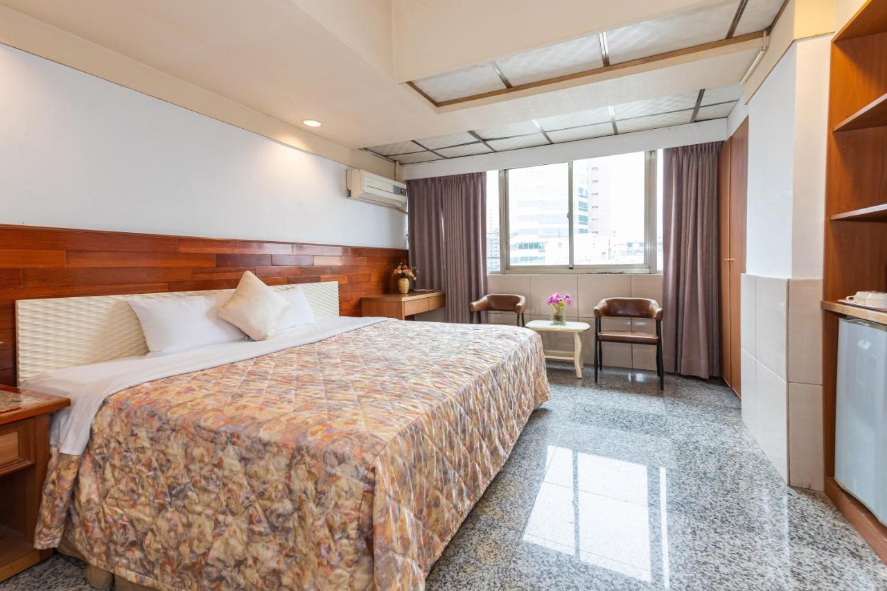 Yi Pin Business Hotel Таоюань Екстер'єр фото