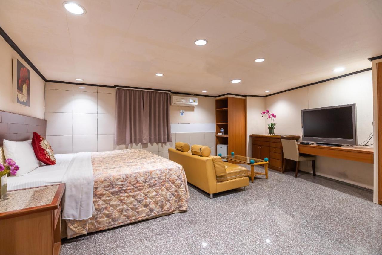 Yi Pin Business Hotel Таоюань Екстер'єр фото