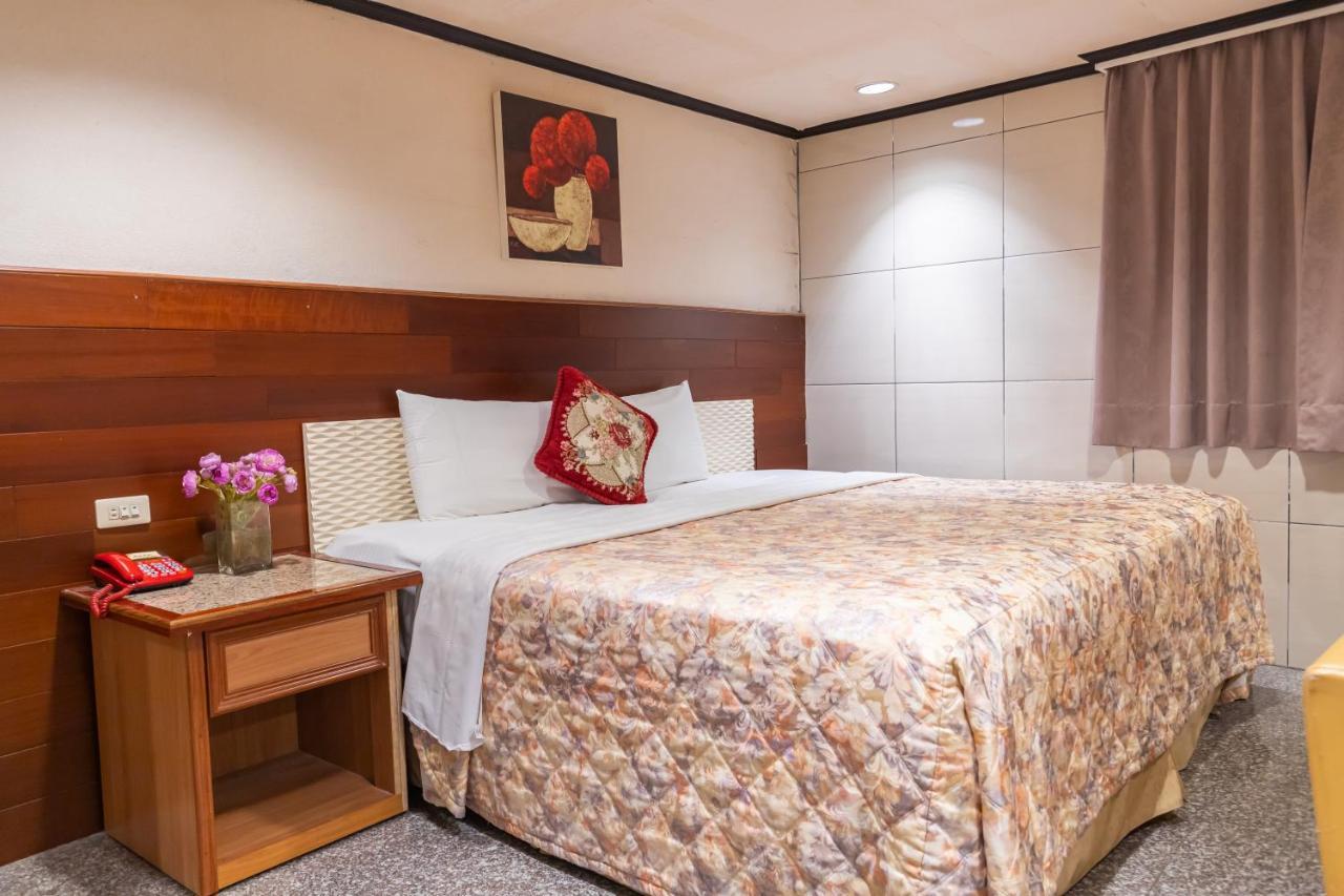 Yi Pin Business Hotel Таоюань Екстер'єр фото