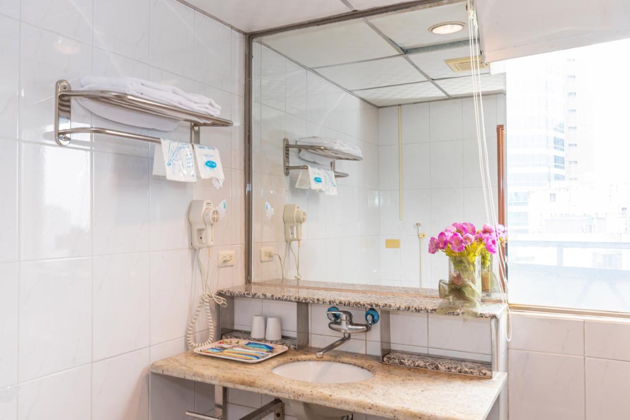 Yi Pin Business Hotel Таоюань Екстер'єр фото