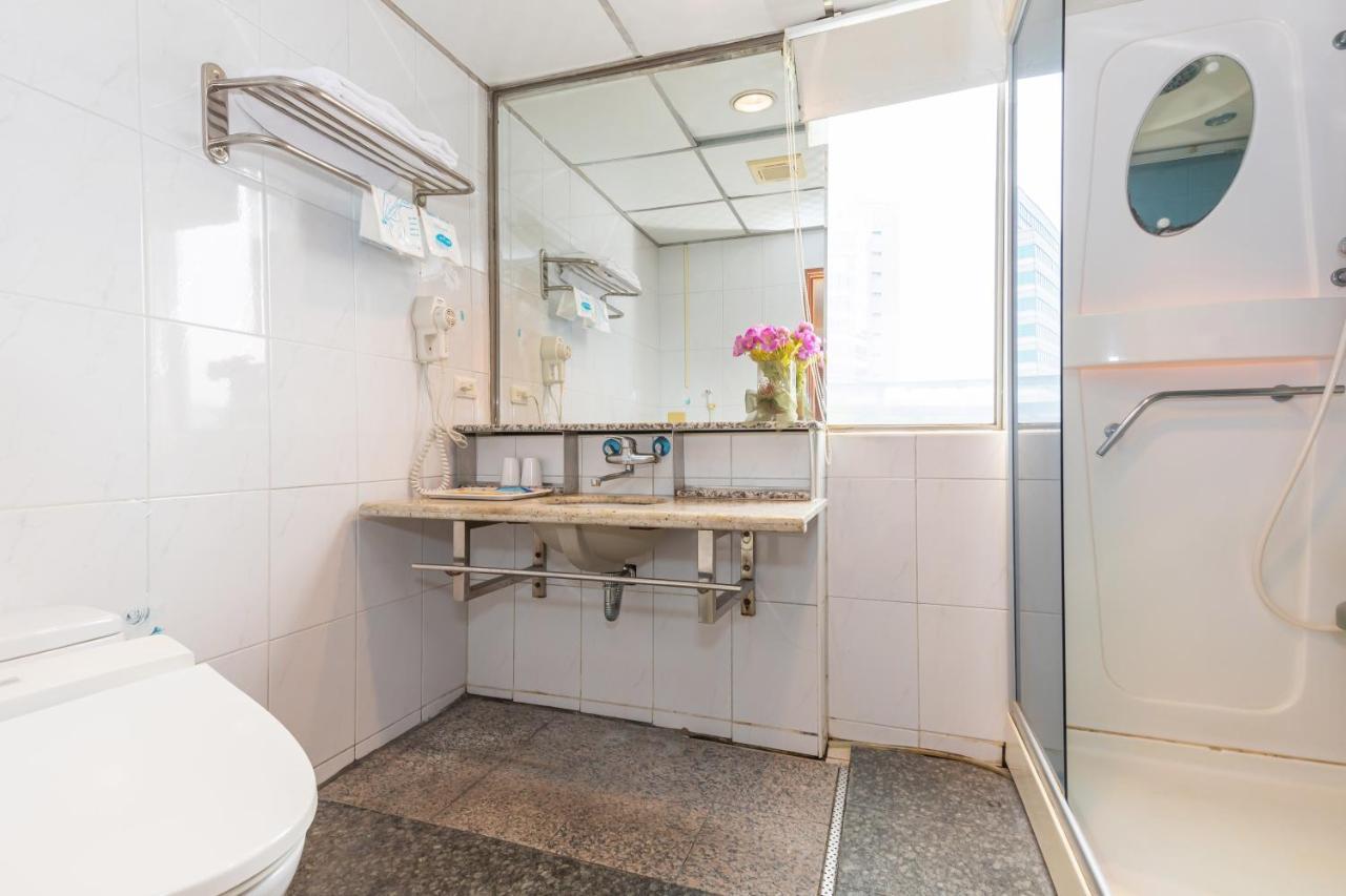 Yi Pin Business Hotel Таоюань Екстер'єр фото
