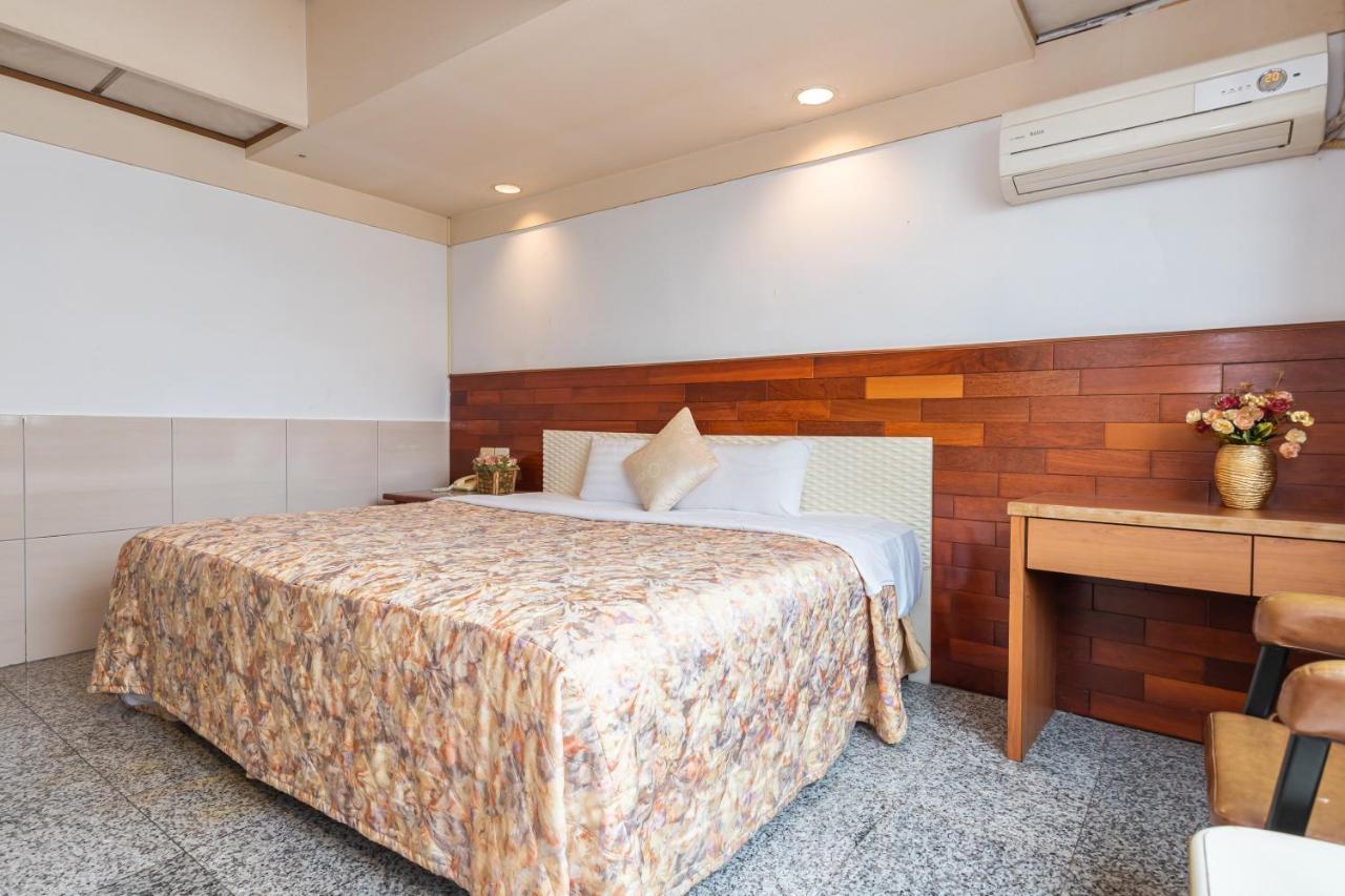 Yi Pin Business Hotel Таоюань Екстер'єр фото