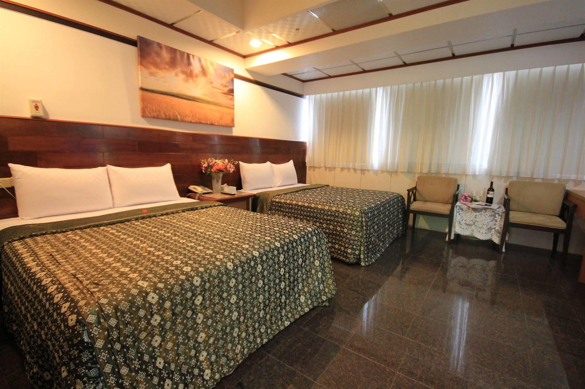Yi Pin Business Hotel Таоюань Екстер'єр фото