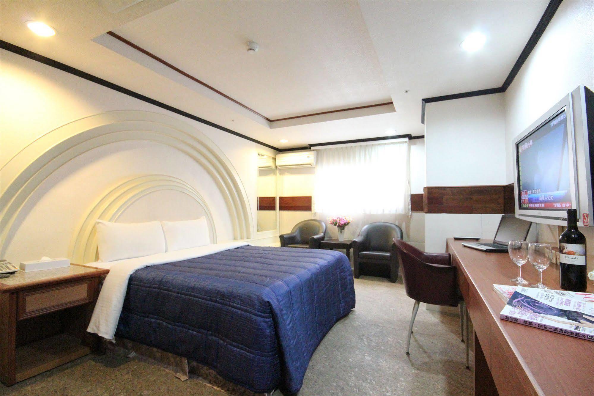 Yi Pin Business Hotel Таоюань Екстер'єр фото